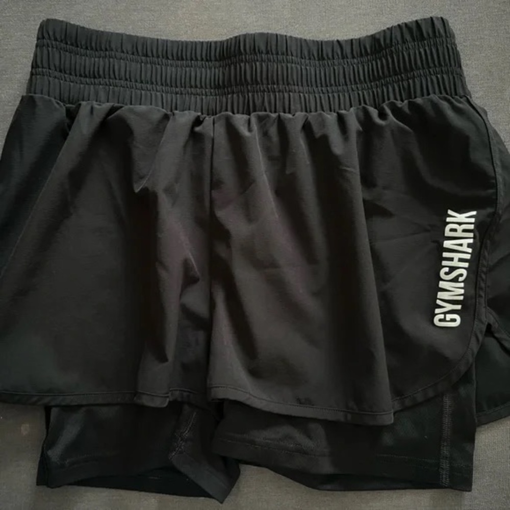 Gymshark Women's pulse mid rise 2 in 1 short
